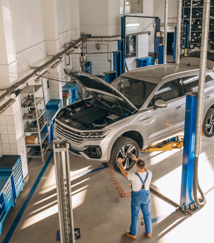 auto-mechanic-checking-car-700x796